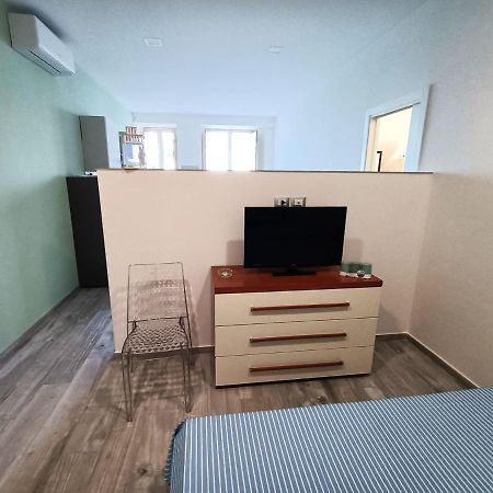 Apartament Bilocale Fronte Mare Giardini-Naxos Zewnętrze zdjęcie