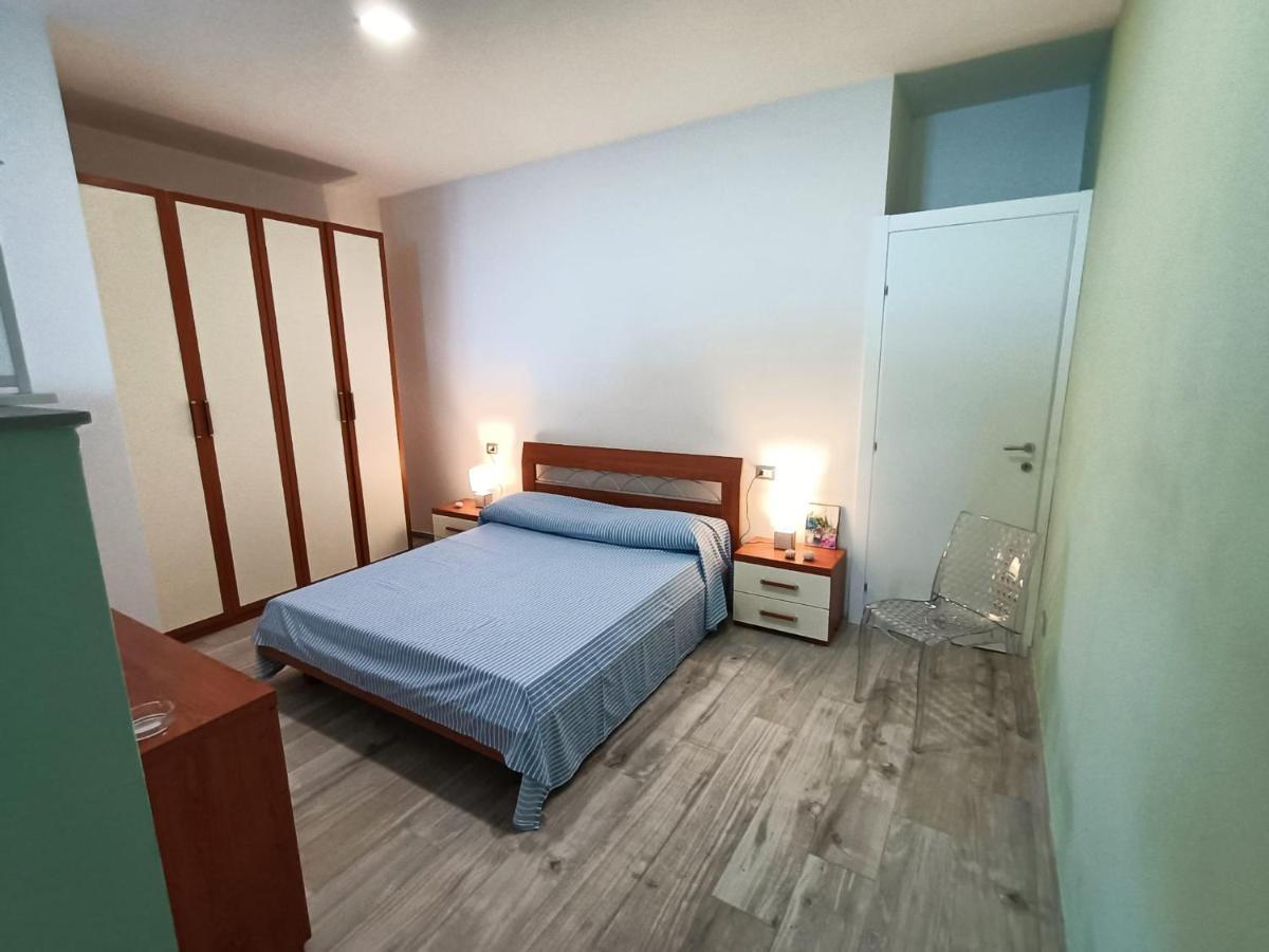 Apartament Bilocale Fronte Mare Giardini-Naxos Zewnętrze zdjęcie
