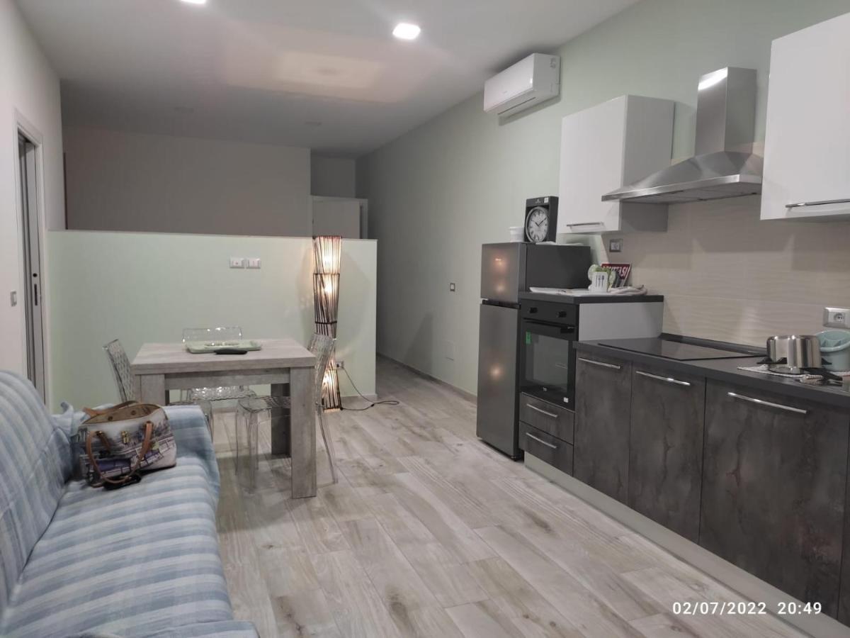 Apartament Bilocale Fronte Mare Giardini-Naxos Zewnętrze zdjęcie