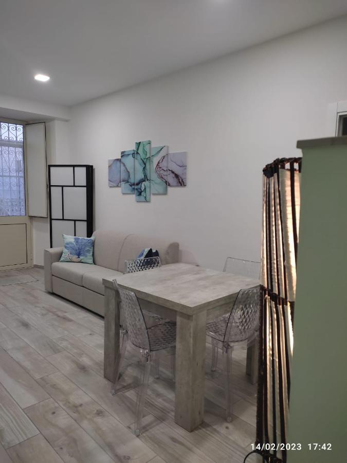 Apartament Bilocale Fronte Mare Giardini-Naxos Zewnętrze zdjęcie