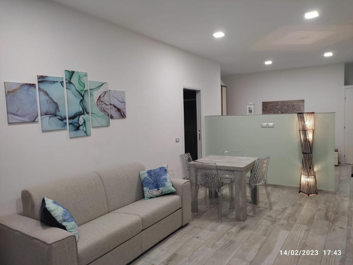 Apartament Bilocale Fronte Mare Giardini-Naxos Zewnętrze zdjęcie