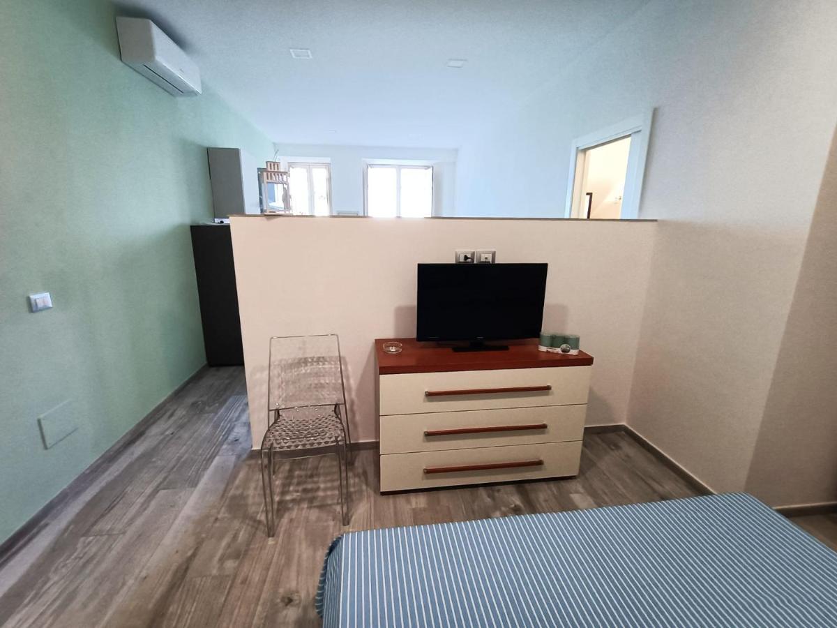 Apartament Bilocale Fronte Mare Giardini-Naxos Zewnętrze zdjęcie
